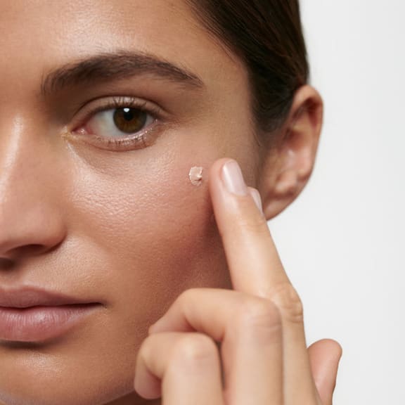 Dr. Hauschka Iluminating Fluid - Liquid Highlighter