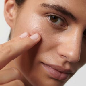 Dr. Hauschka Iluminating Fluid - Liquid Highlighter