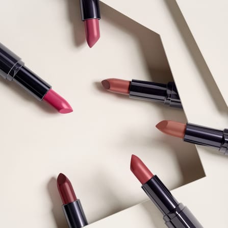 click for tips for applying lip make-up