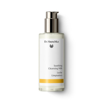 Dr. Hauschka Soothing Cleansing Milk Gently cleanses, removes make-up and nurtures the skin